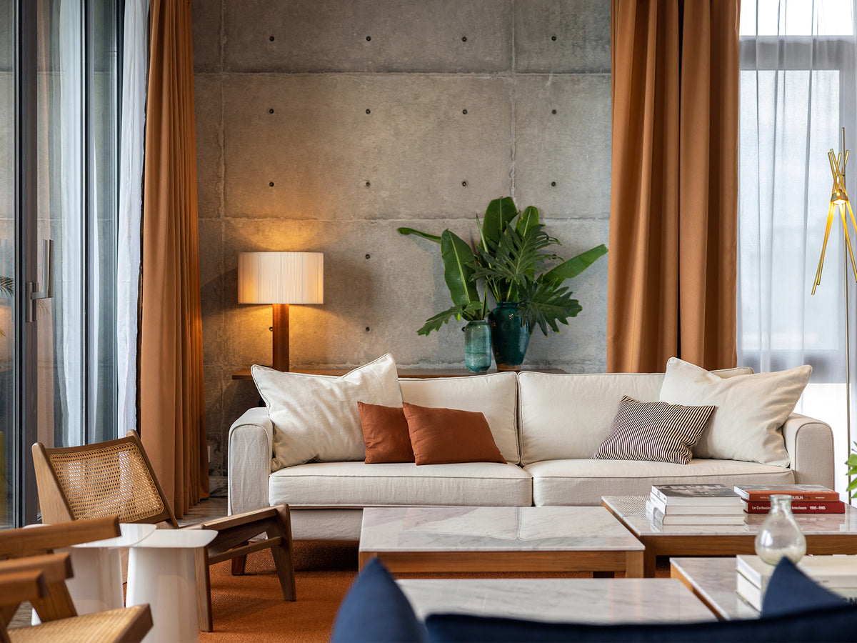 Ruckstuhl Referenzprojekt Dhaka Botschaftsresidenz – Teppich JAIPUR in 10224 Kupfer, am Sofa