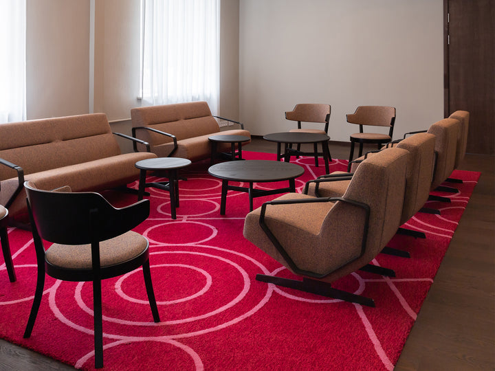 Ruckstuhl Referenzprojekt Minsk Botschaft Velvet – Teppich CURL, Sonderanfertigung, in einer Lounge