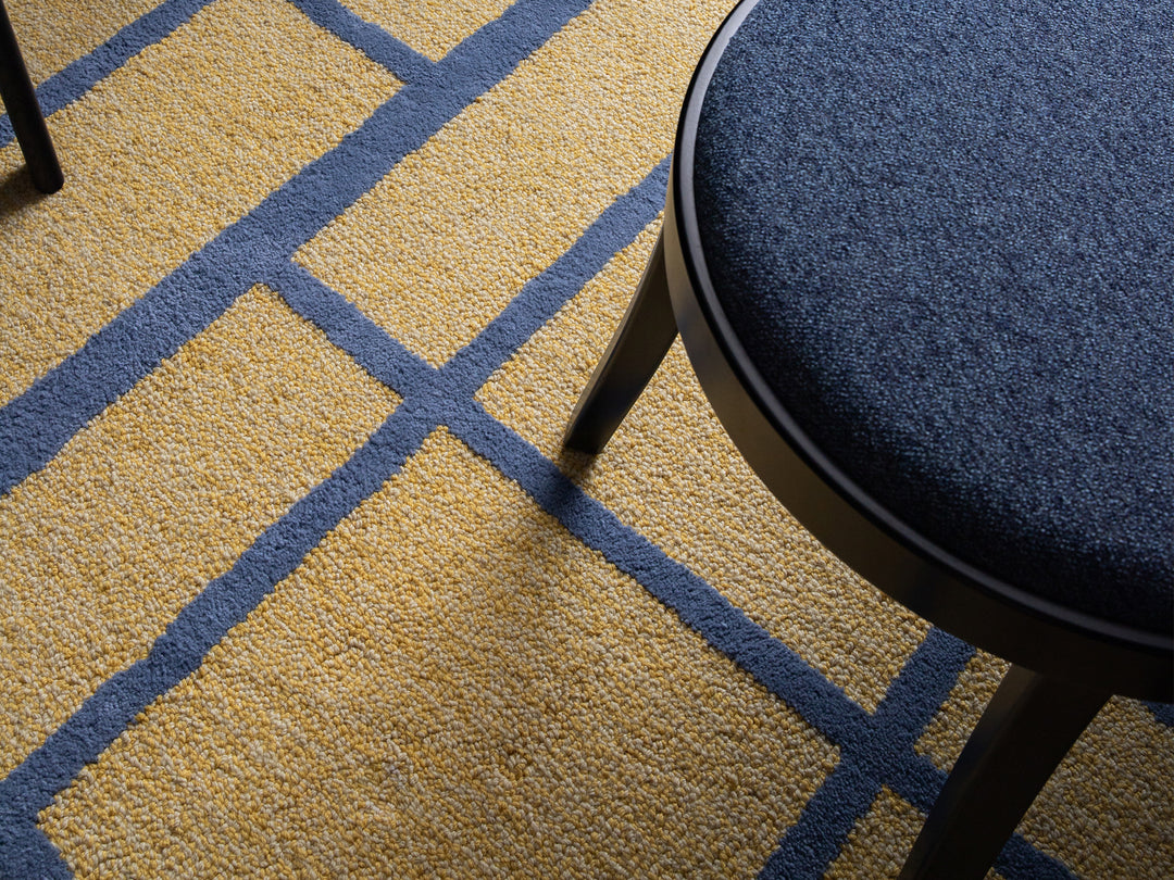 Ruckstuhl Referenzprojekt Minsk Botschaft Velvet – Teppich CURL, Sonderanfertigung, Detail der Teppichstruktur