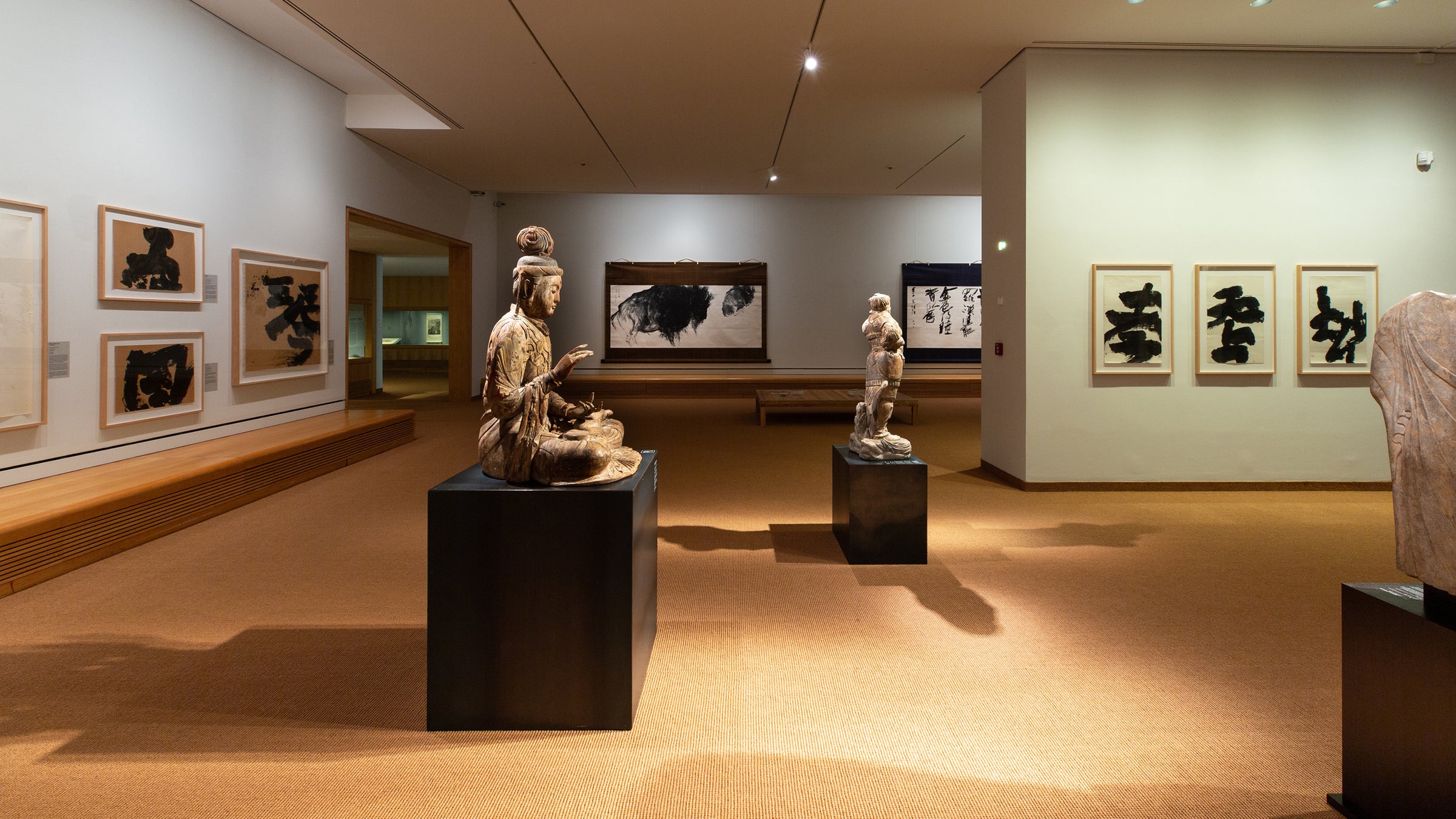 Ruckstuhl Referenzprojekt Köln Museum für Ostasiatische Kunst – Teppich CALICUT, in einer Interioraufnahme
