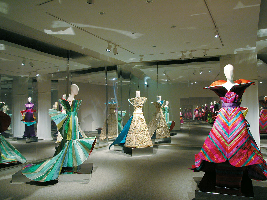 IT Florenz Museo Roberto Capucci Rep 653 grau Korsett mit Ruckstuhl Rep