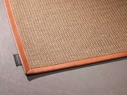 Ruckstuhl Einfassung Lederband in 10215 Terracotta am Teppich FLOW