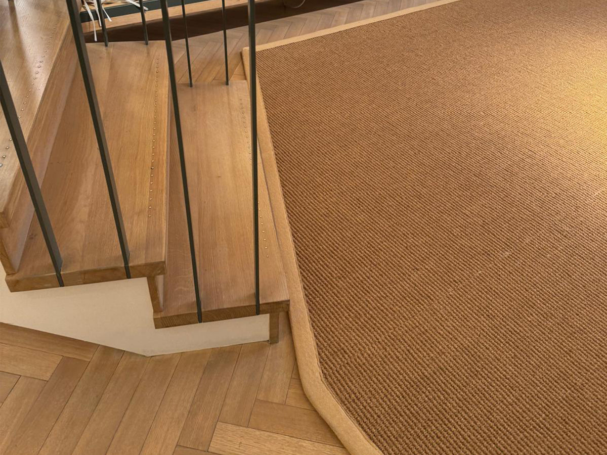 Ruckstuhl Teppich CALICUT – passgenaue Ausführung an einer Treppe bei Dantendorfer