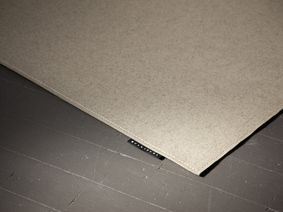 Ruckstuhl Teppich Filz Feltro Color 60281 beige Steppnaht Logo