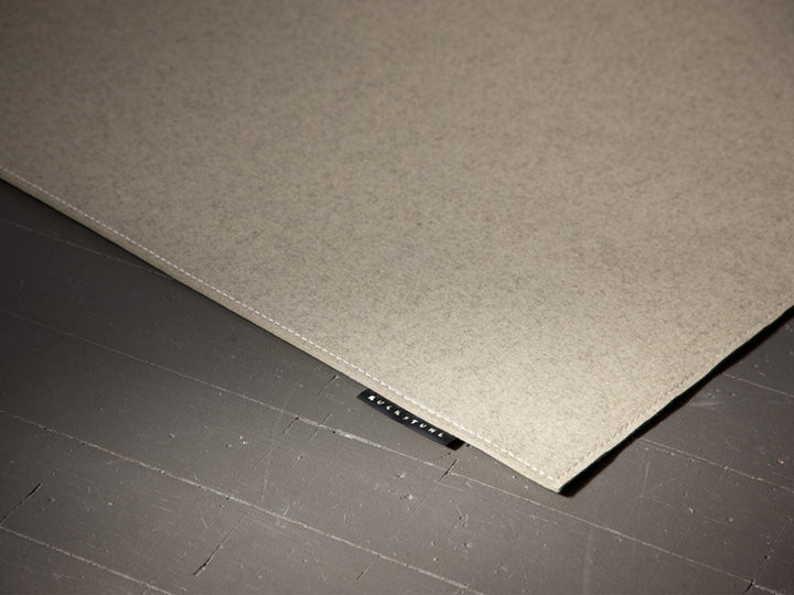 Ruckstuhl Teppich Filz Feltro Color 60281 beige Steppnaht Logo