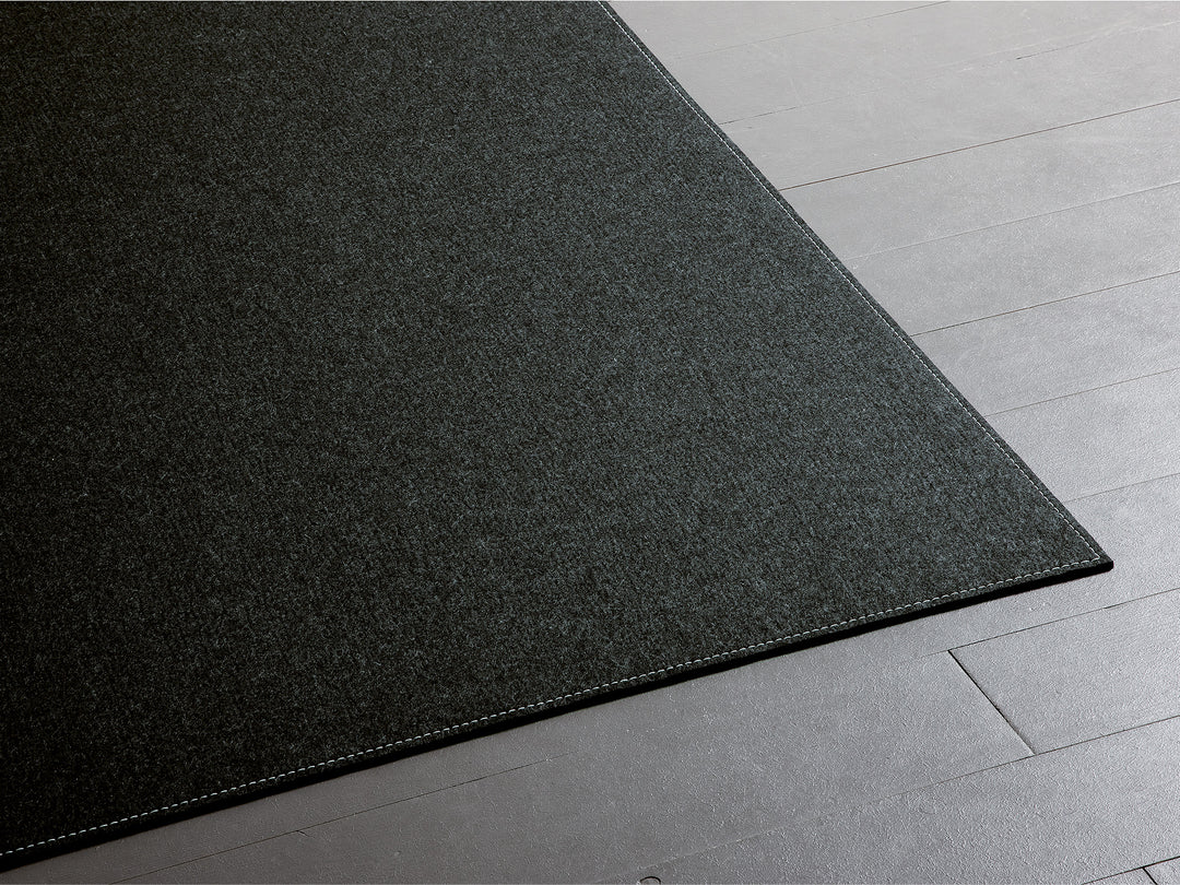 Ruckstuhl Teppich Filz Feltro Color 70036 anthrazit meliert Steppnaht Detailaufnahme