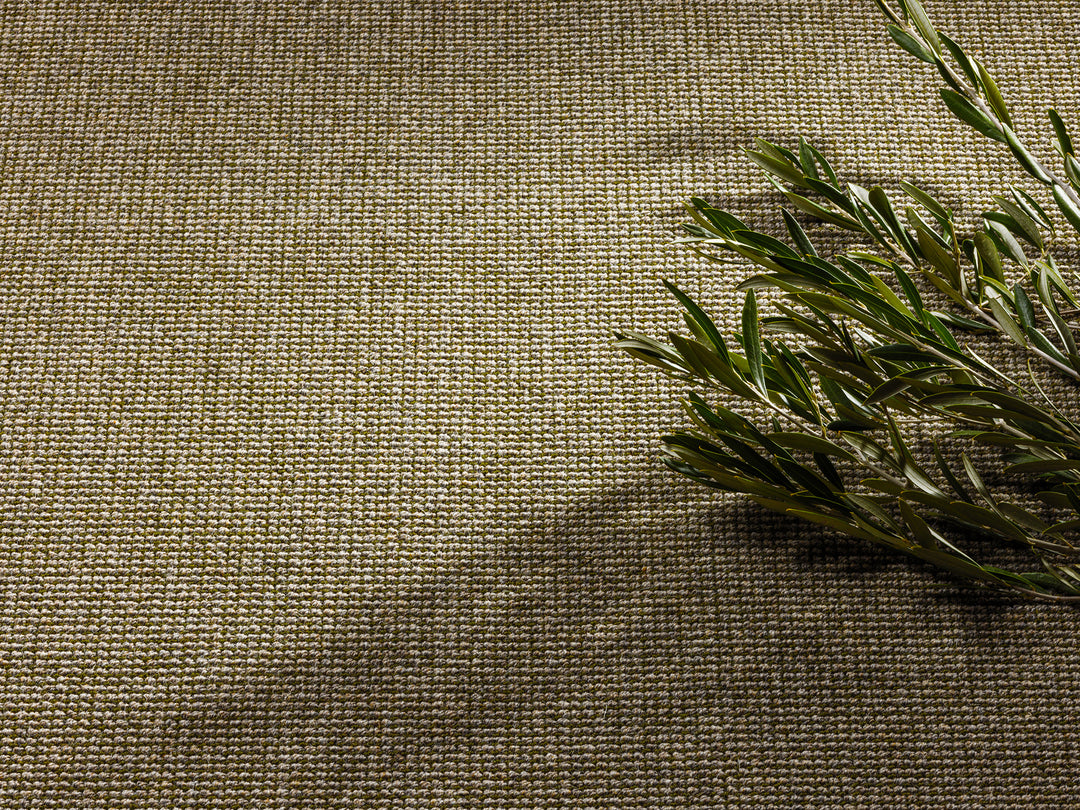 Ruckstuhl Teppich Haargarn Wolle Trap 415 olive natur Produktansicht Olivenzweig