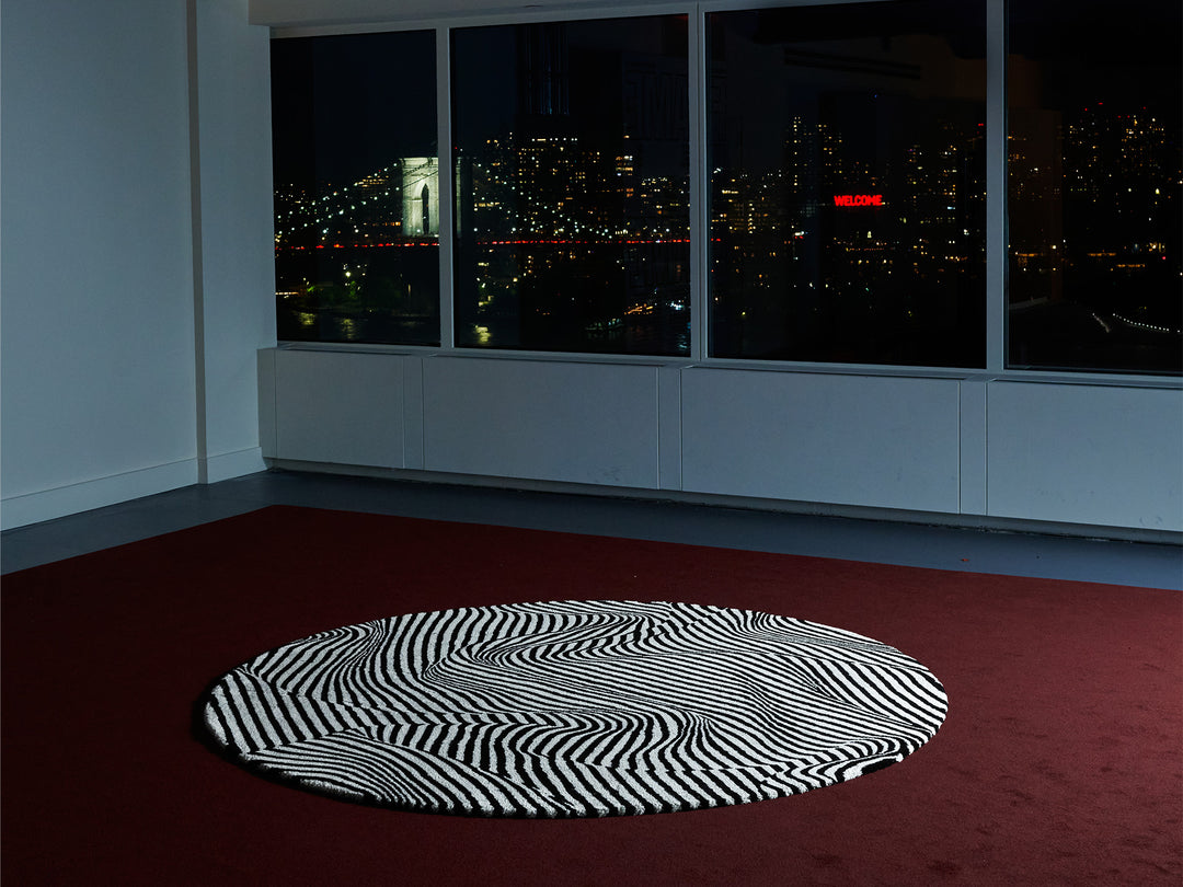 Ruckstuhl Teppich Trix &amp; Robert Haussmann Stripes Round 240 70079schwarz-weiss NewYork WSA Design Week Brooklyn Bridge