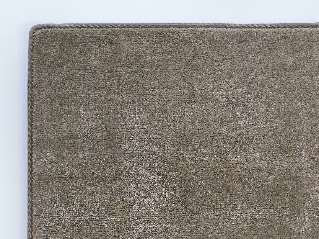 Ruckstuhl Teppich Viskose Madison 20391 umbra dunkel Satina Detailaufnahme