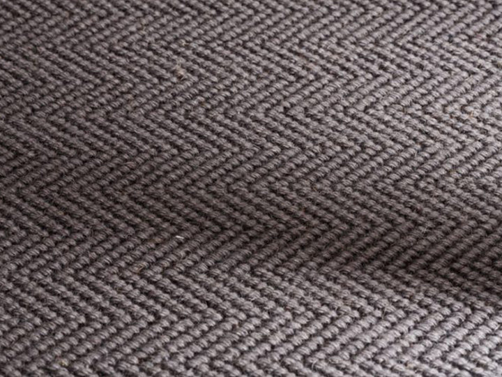 Ruckstuhl Teppich Wolle Herringbone Small 60361 grau Produktansicht Makroaufnahme