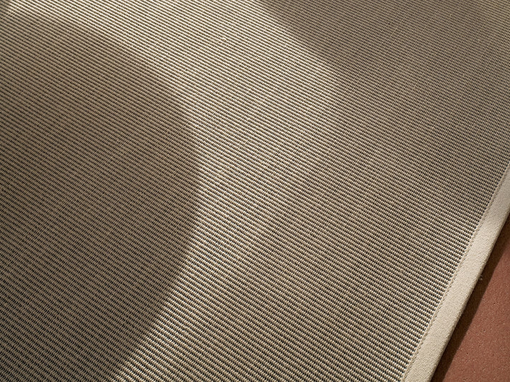 Ruckstuhl Teppich Wolle Lantos 211 beige Detailaufnahme Leinenband