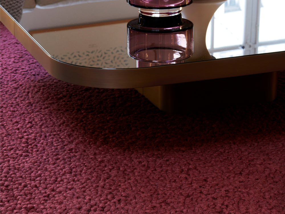 Ruckstuhl Teppich Wolle Pieno 139 aubergine Teo Jakob Detailaufnahme