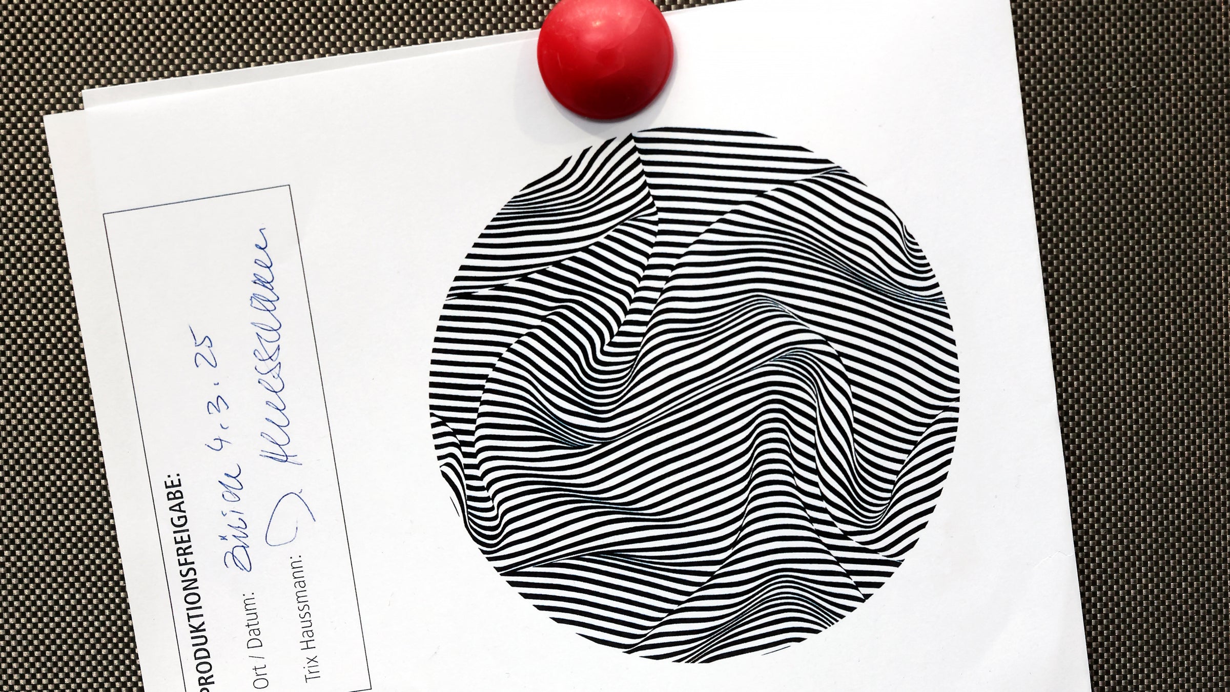 Ruckstuhl Teppichmanufaktur in Langenthal – Designer Untershcrift Trix Haussmann stripesround